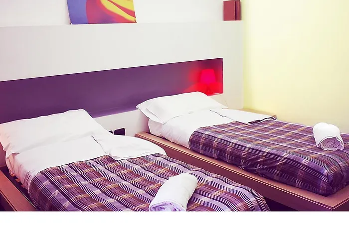 M&J Place Hostal
