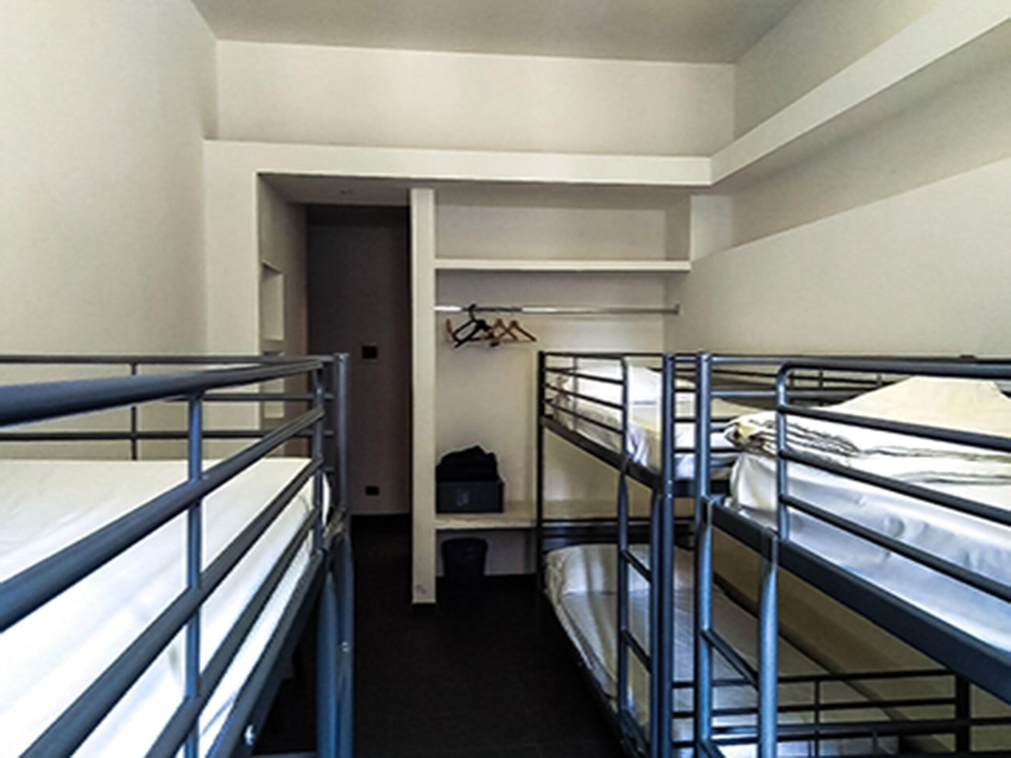 Hostal M&j Place *