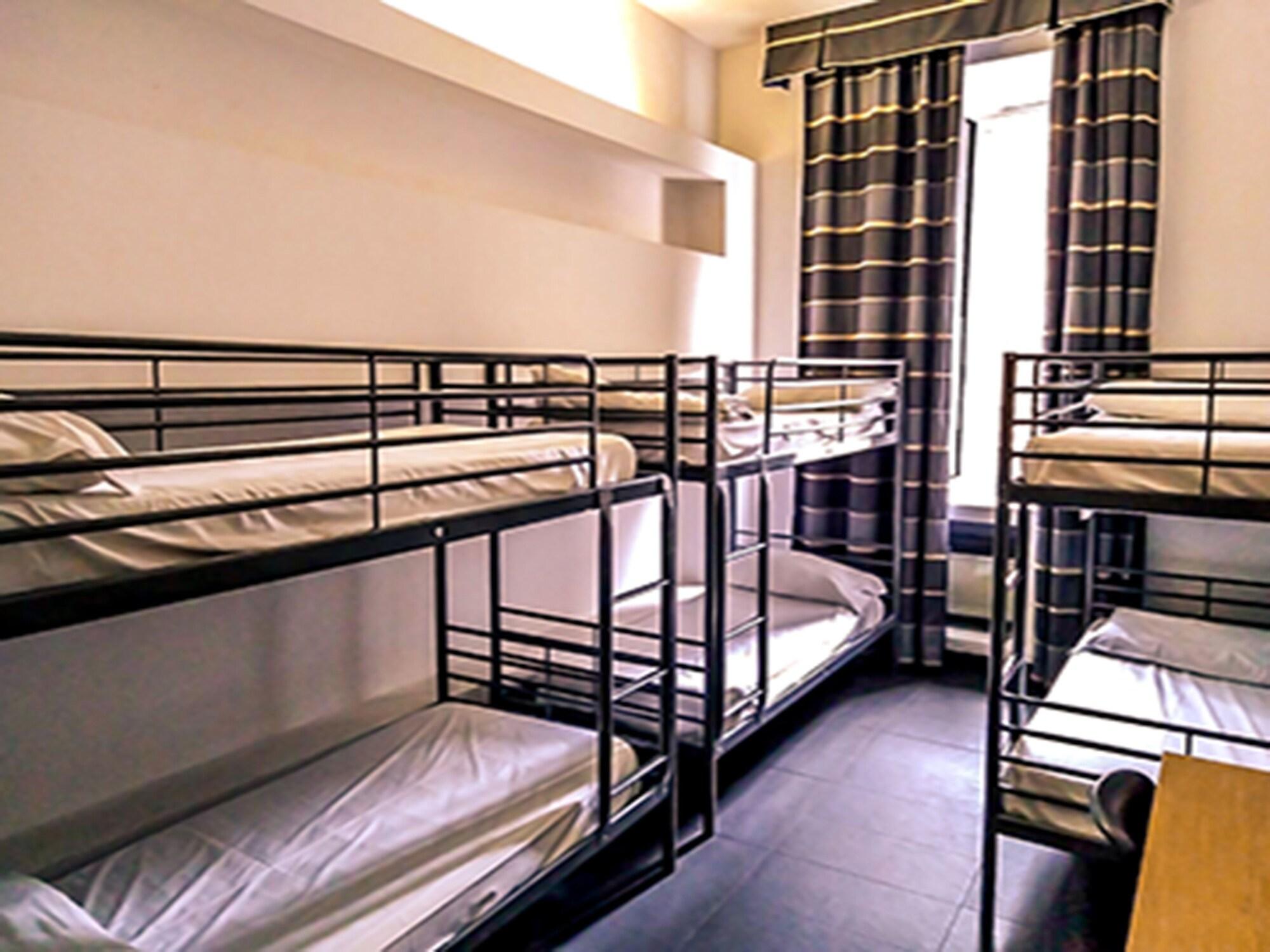 M&j Place Hostal