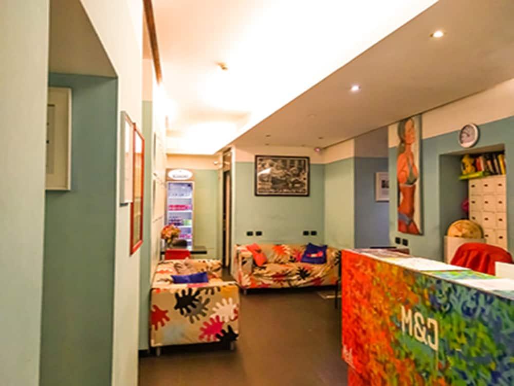 Hostal M&j Place *