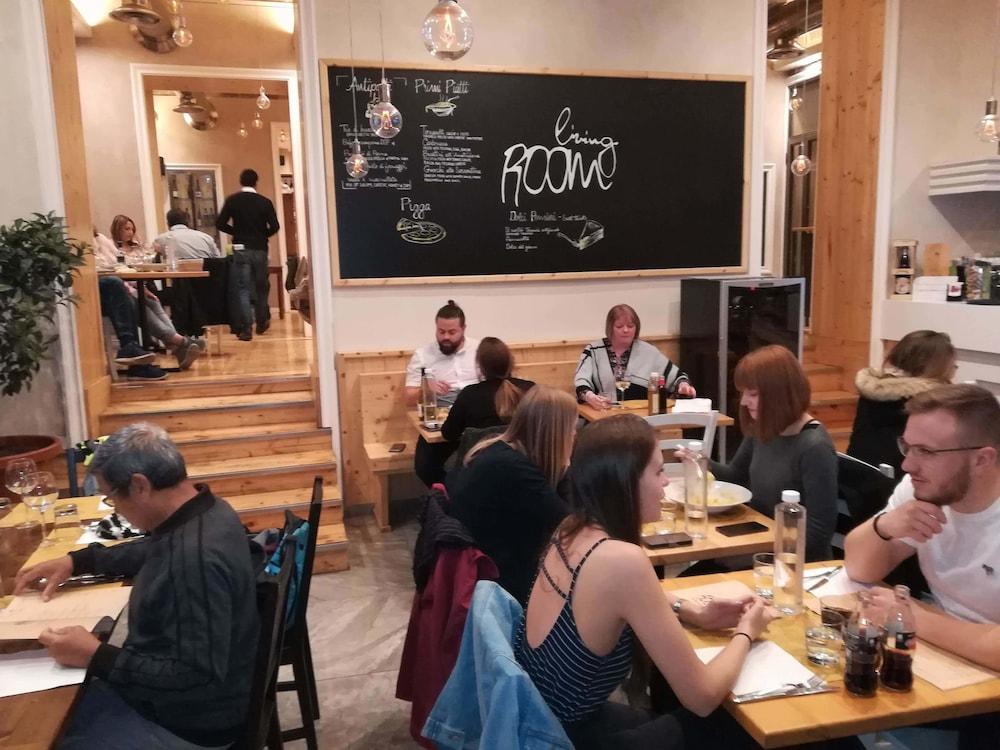 Hostal M&j Place