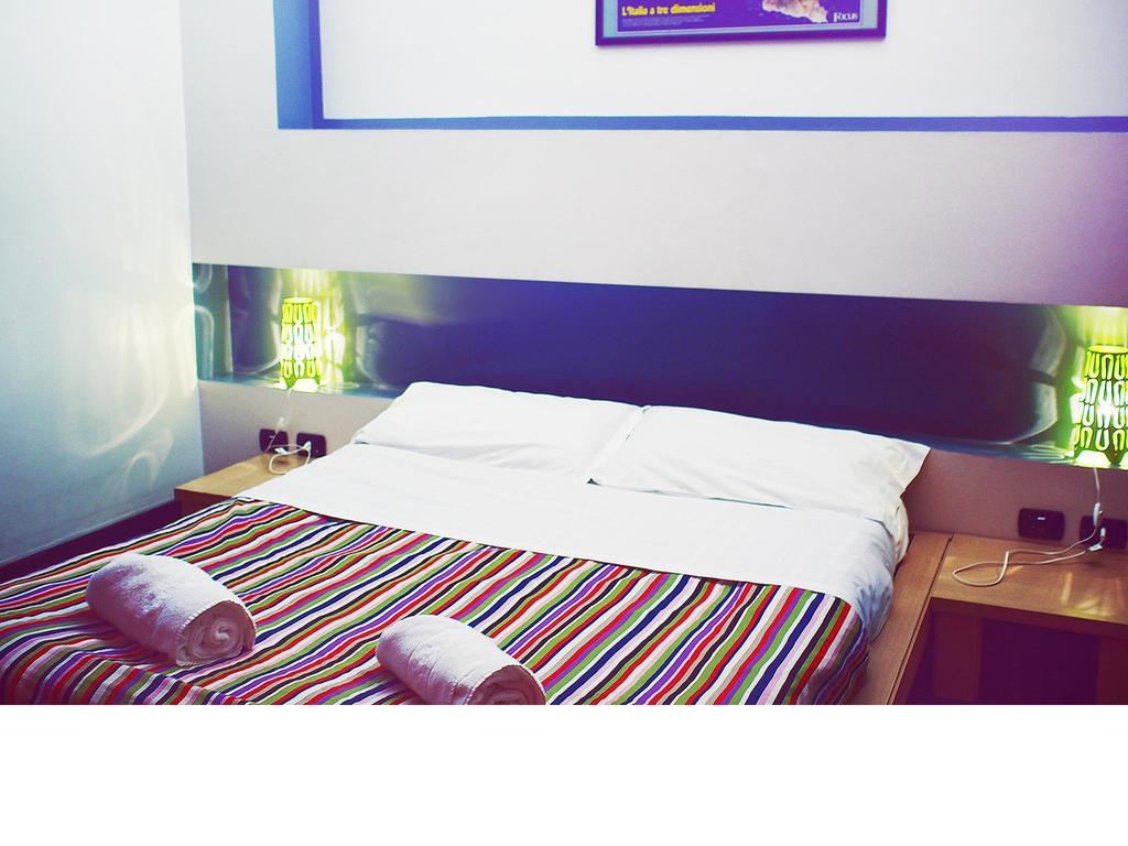 M&j Place Hostal Roma