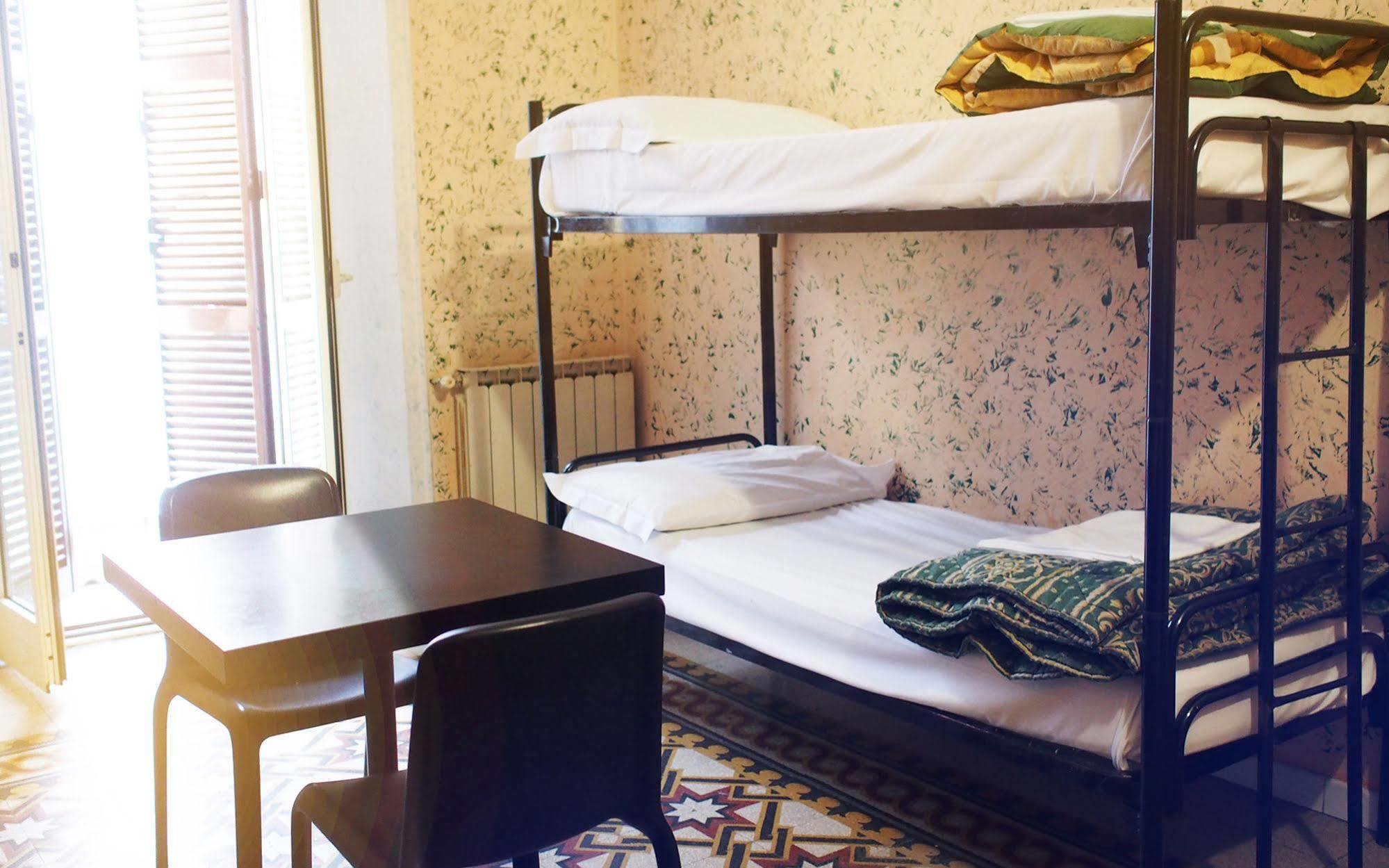 M&j Place Hostal *