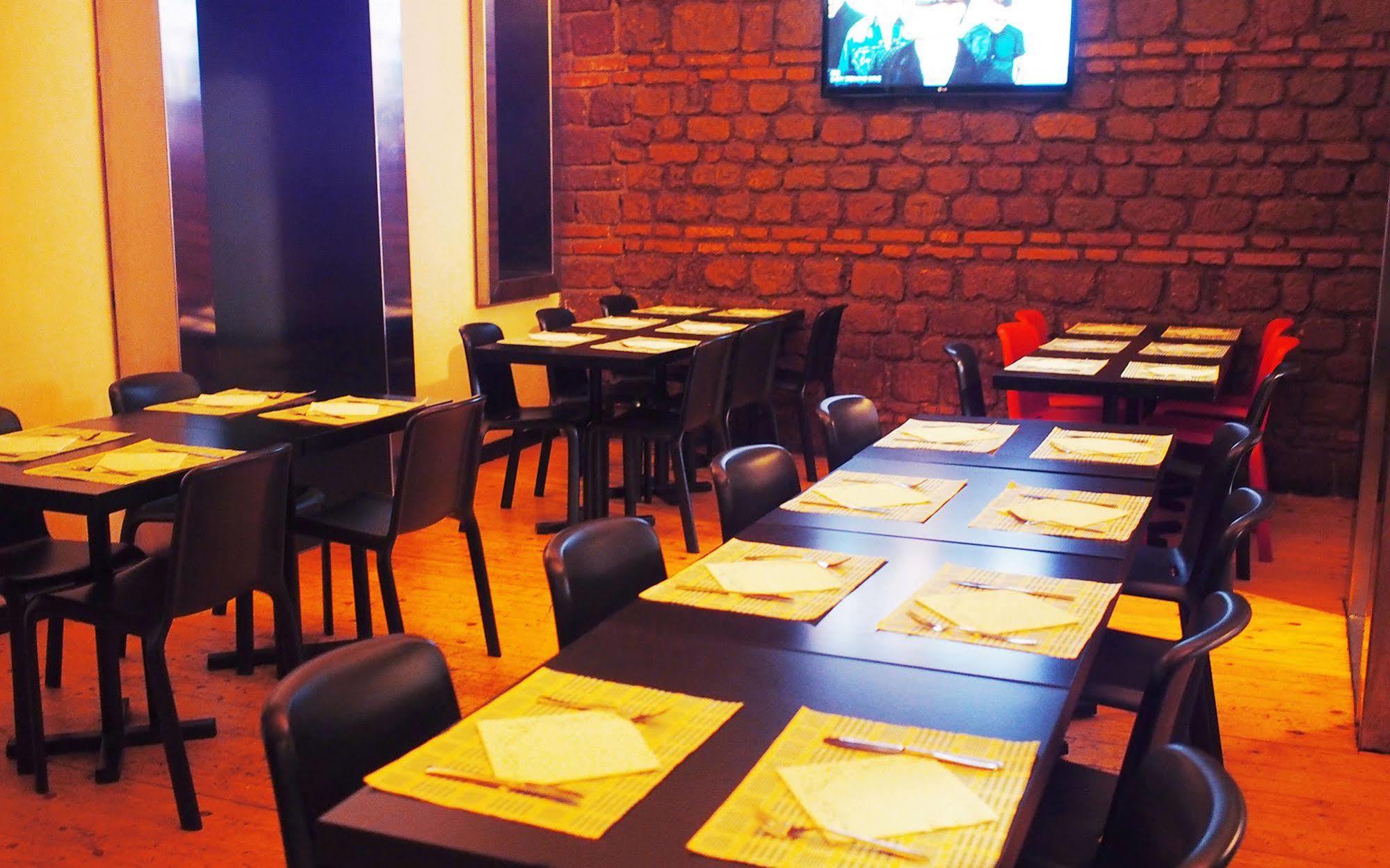 Hostal M&j Place *