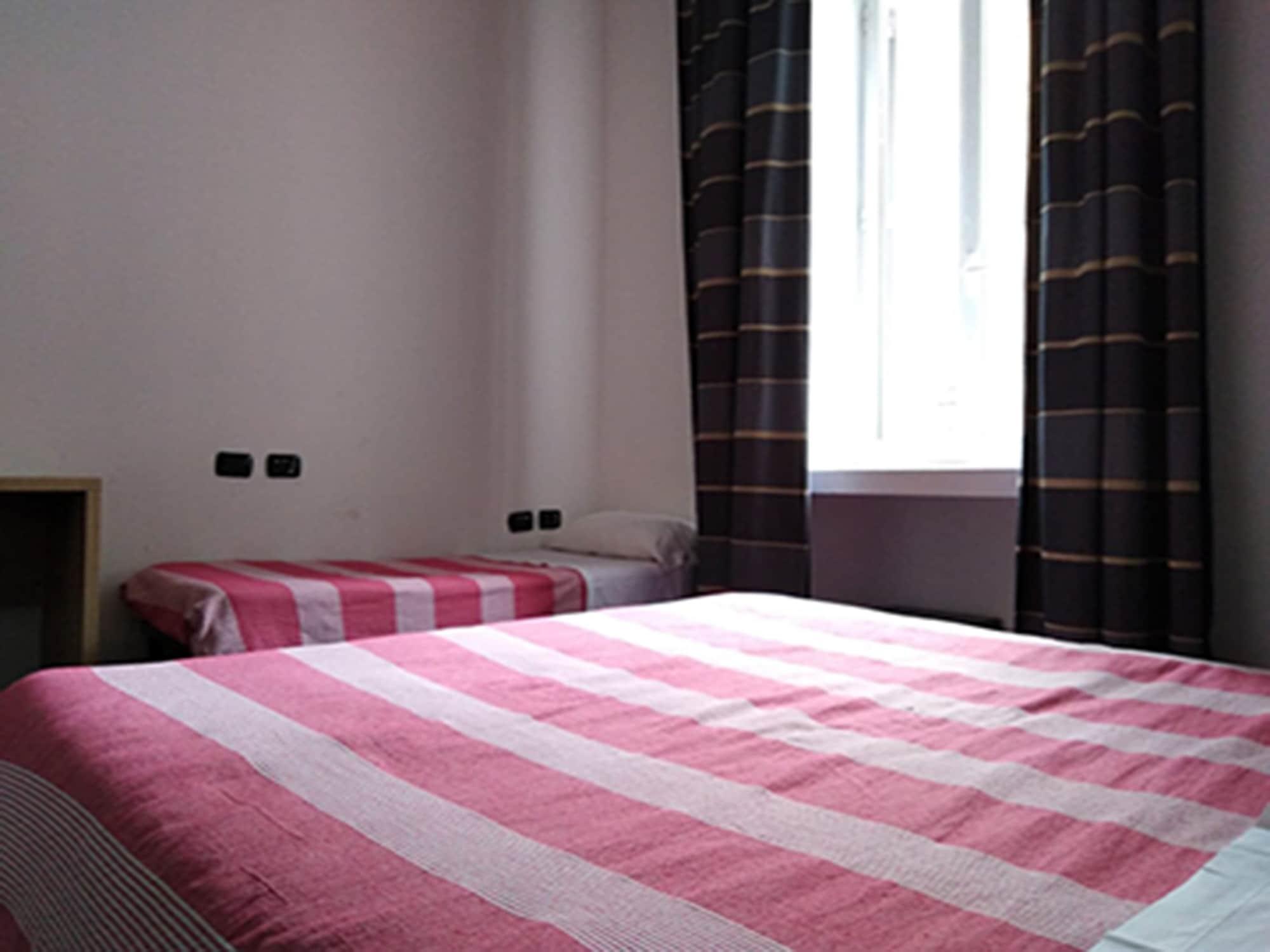 Hostal M&j Place